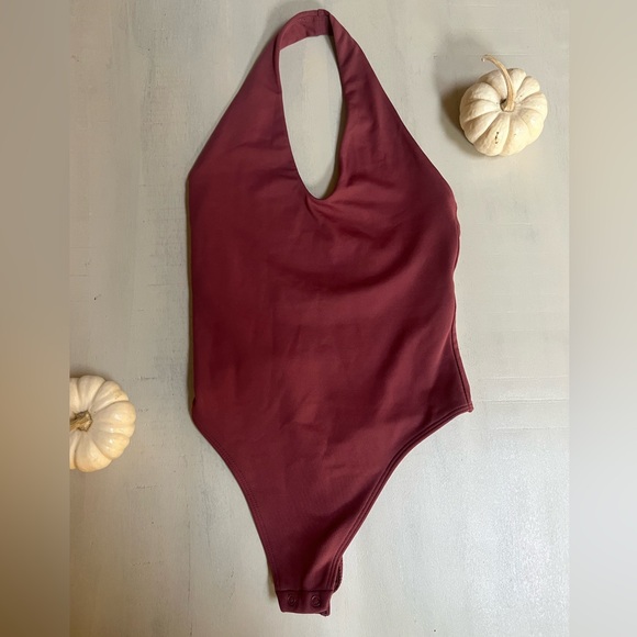 Babaton contour halter bodysuit red willow size XXS - Picture 3 of 6